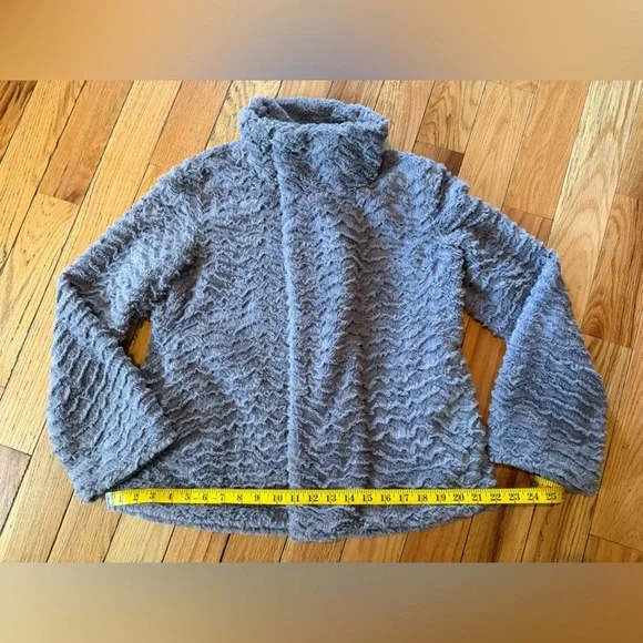 Patagonia Pelage Faux Fur Jacket Women’s Size Small Gray/Pink Full Zip/Snap - Picture 10 of 12